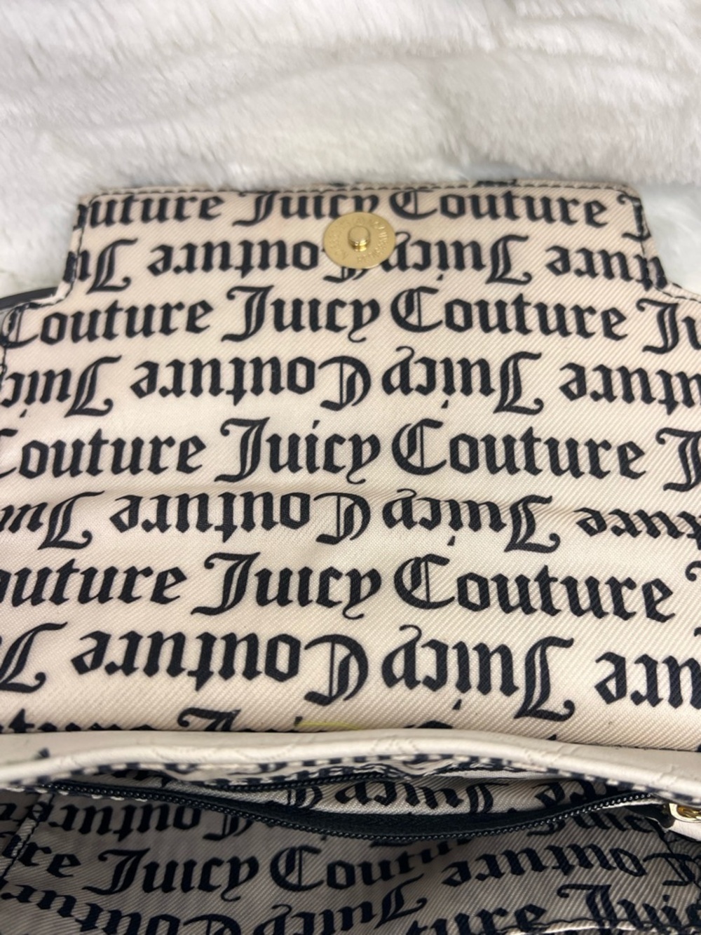 Juicy Couture Cream Embossed Logo Shoulder Bag with Gold Chain - Picture 6 of 9